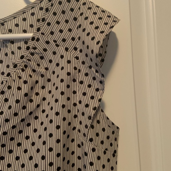 ✨HOST PICK ✨2/$25 🌺NWT MaternityBlouse w flutter sleeve - Picture 6 of 7